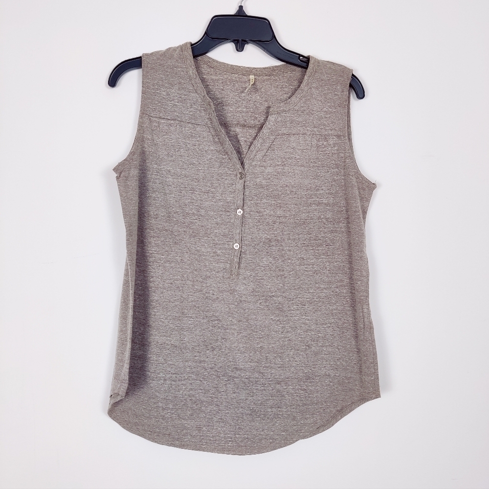 Nine 1 Eight Women's V-neck Tank Top Size Medium in Tan Cotton Blend